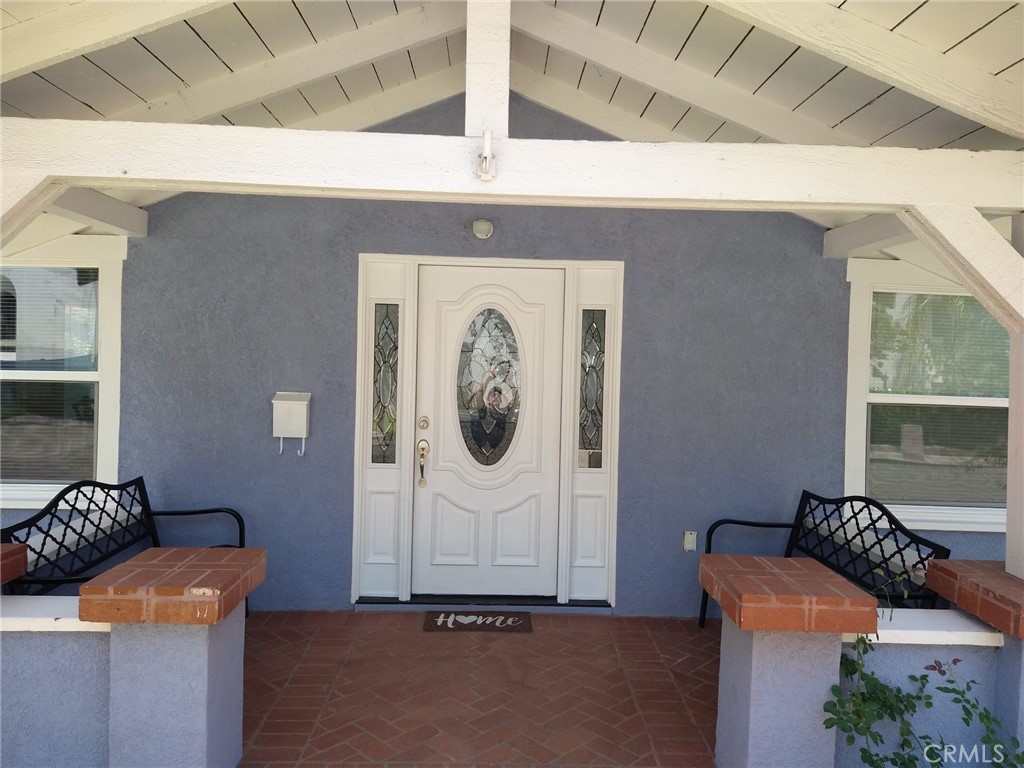 202 West 20th Street Santa Ana, CA 92706 - Photo 3 of 13 a room with furniture and a wooden door