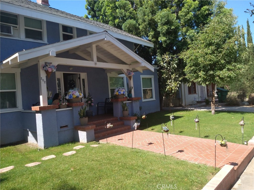 202 West 20th Street Santa Ana, CA 92706 - Photo 4 of 13 a view of a house with a yard and porch