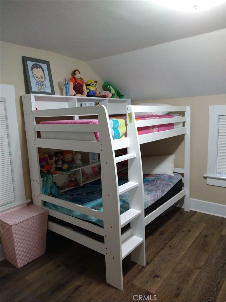 202 West 20th Street Santa Ana, CA 92706 - Photo 9 of 13 a utility room with dryer and washer