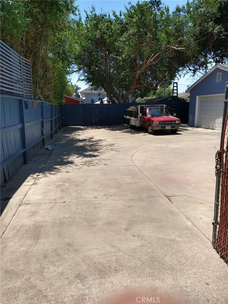 202 West 20th Street Santa Ana, CA 92706 - Photo 10 of 13 a view of street with parked cars