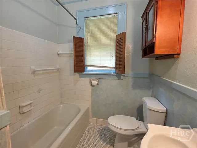 $1,800 | 105 Forrest Avenue, Savannah, GA 31404