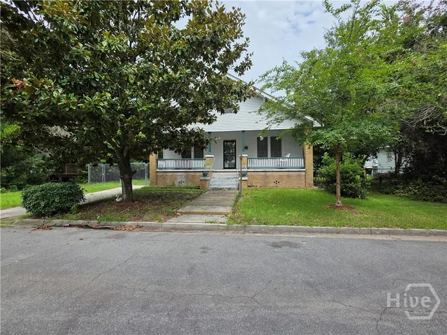$1,800 | 105 Forrest Avenue, Savannah, GA 31404