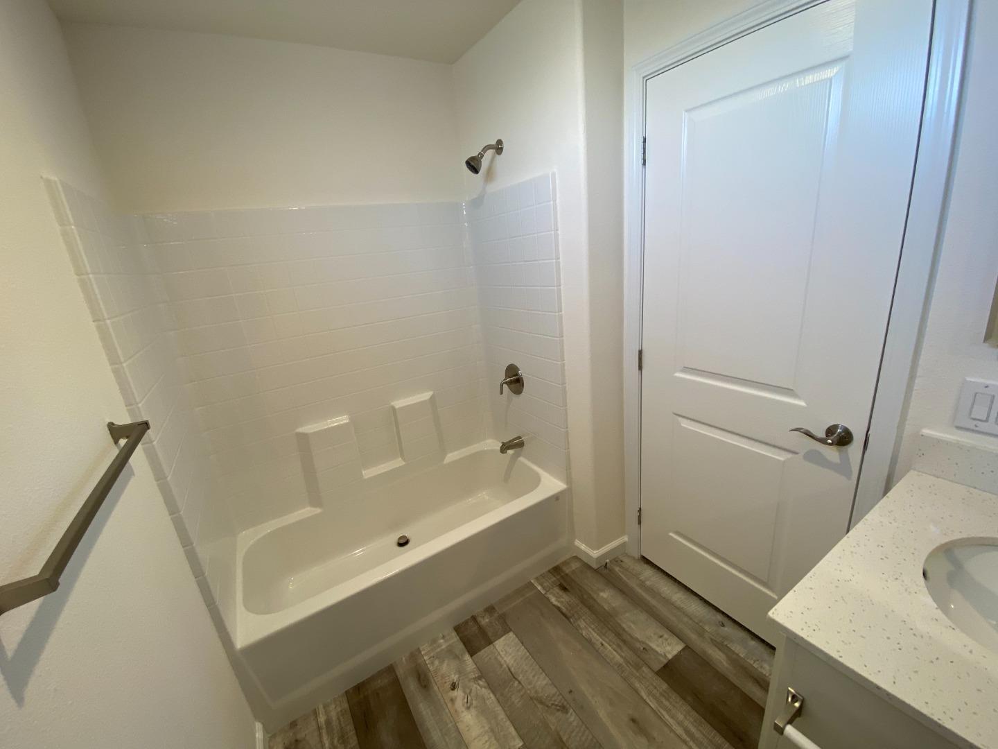 128 Pera Drive, Unit 128 Watsonville, CA 95076 - Photo 27 of 29 a bathroom with a sink and a tub