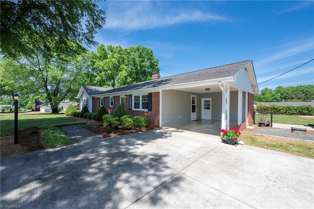 131 Parsonage Drive Advance, NC 27006 - Photo 3 of 41