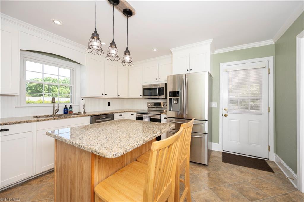 131 Parsonage Drive Advance, NC 27006 - Photo 7 of 41 Kitchen w/Island
