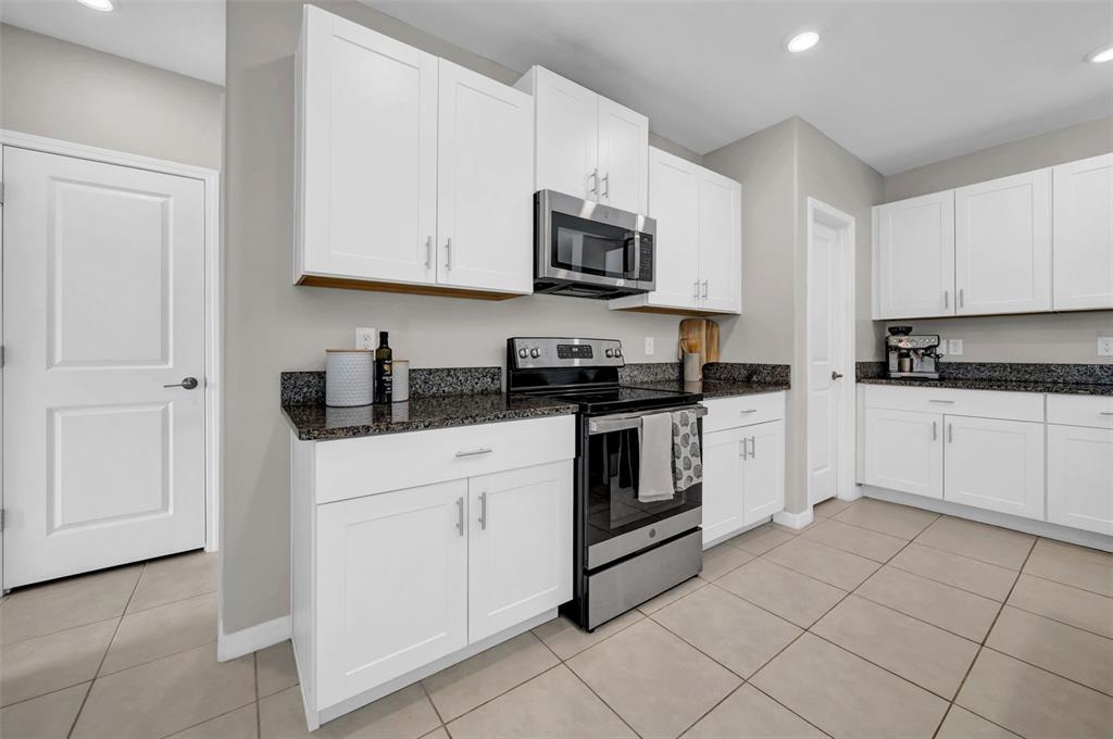 31440 Barrel Wave Way Wesley Chapel, FL 33545 - Photo 10 of 73