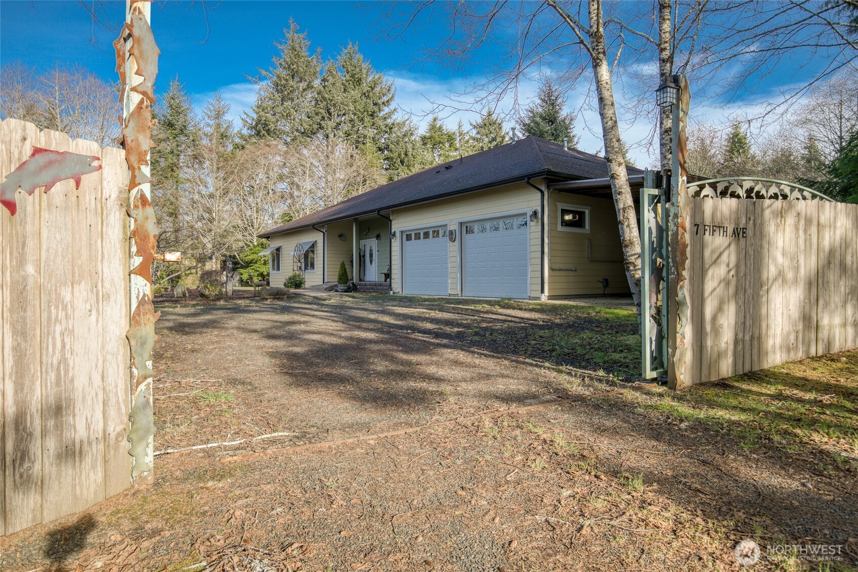 a view of a house with a yard