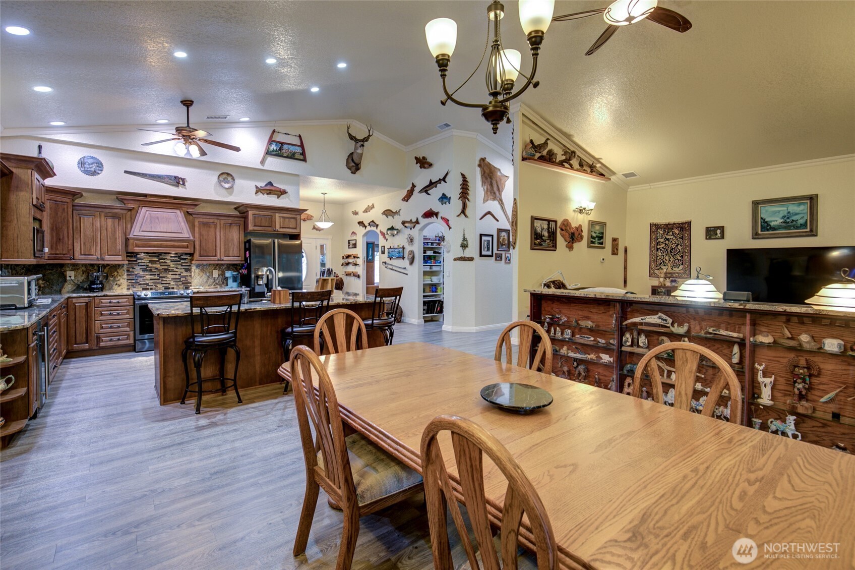 2695 State Route 109 Copalis Beach, WA 98535 - Photo 12 of 40 a view of a dining area with furniture
