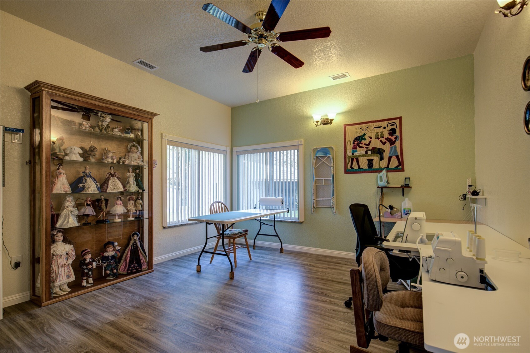 2695 State Route 109 Copalis Beach, WA 98535 - Photo 15 of 40 a work room with furniture and wooden floor