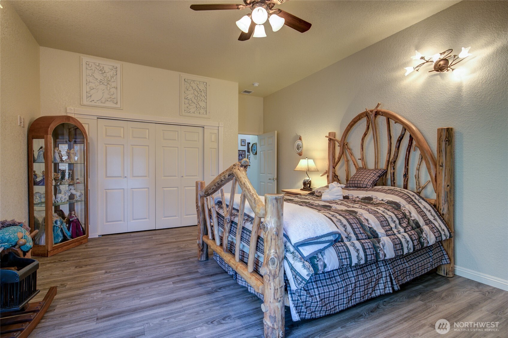 2695 State Route 109 Copalis Beach, WA 98535 - Photo 20 of 40 a bed sitting in a bedroom next to a bedroom with wooden floor
