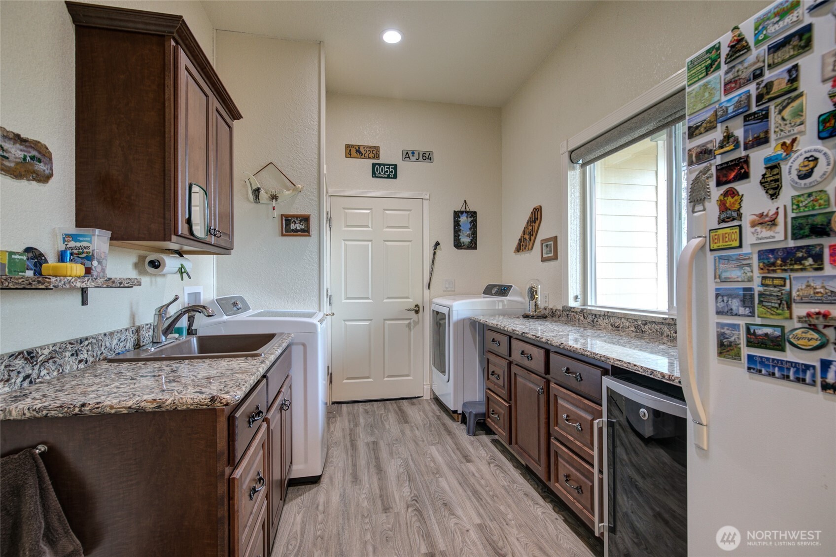 2695 State Route 109 Copalis Beach, WA 98535 - Photo 21 of 40 a kitchen with a sink stove and cabinets