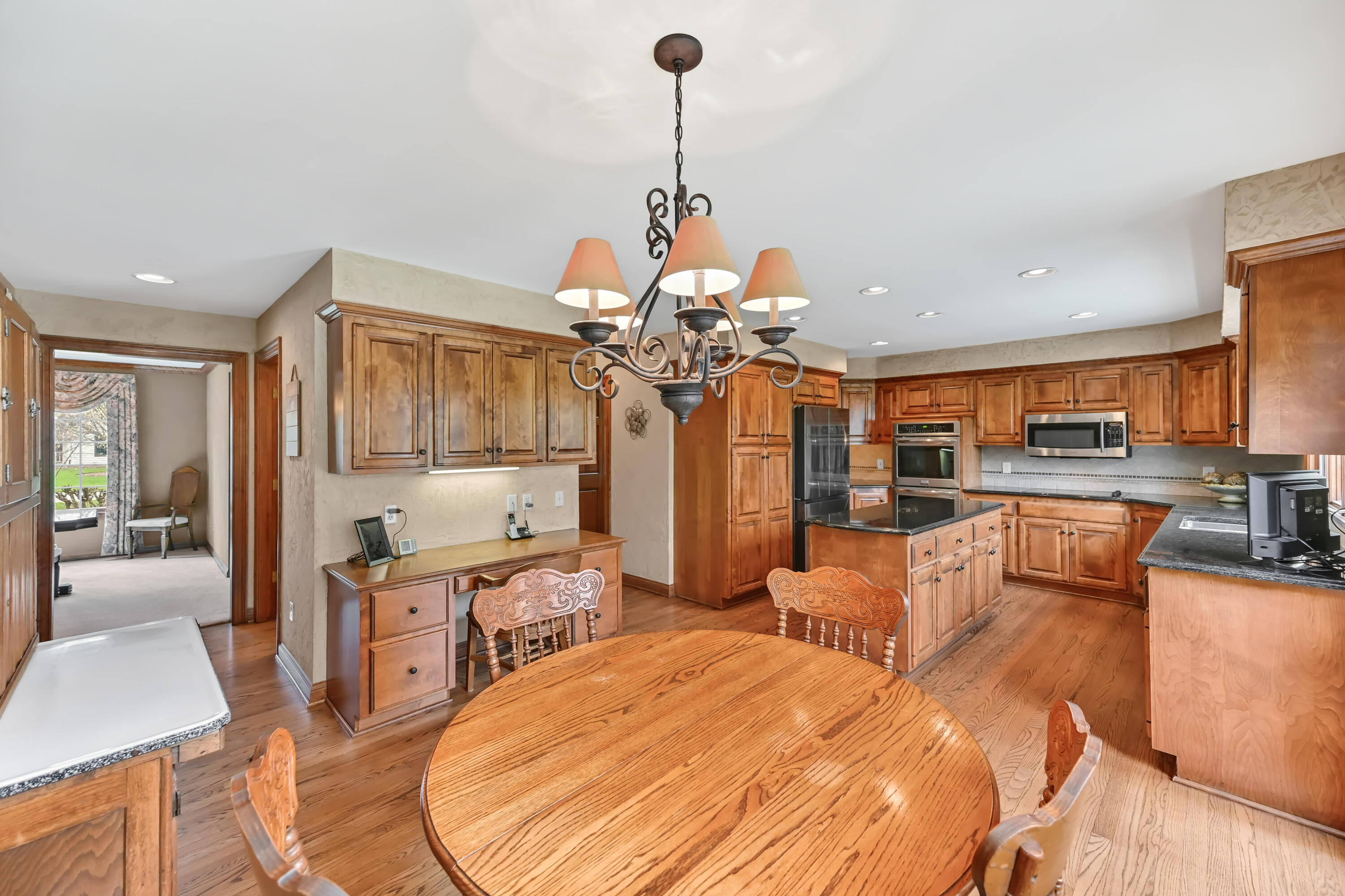 17700 Parish Drive Brookfield, WI 53045 - Photo 13 of 42 Expanisve island