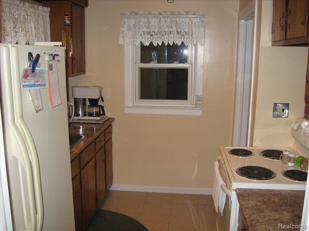 3450 Middle Road Highland, MI 48357 - Photo 13 of 22 IMG_0337