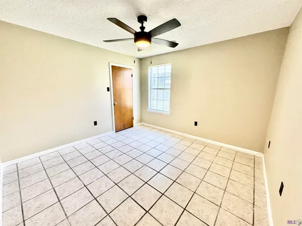 $2,050 | 10734 Erin Vale Avenue, Baton Rouge, LA 70810