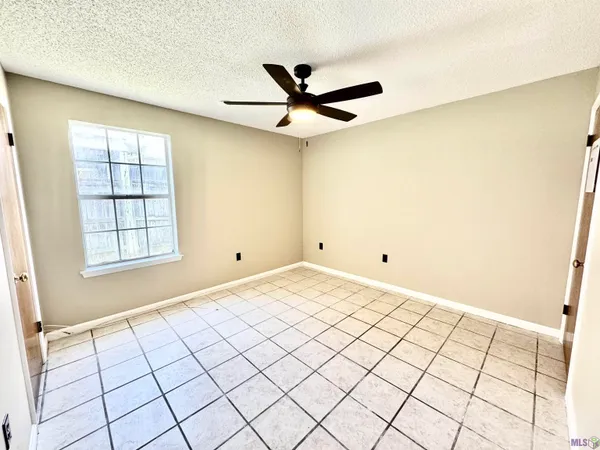 $2,050 | 10734 Erin Vale Avenue, Baton Rouge, LA 70810