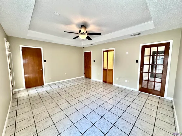 $2,050 | 10734 Erin Vale Avenue, Baton Rouge, LA 70810