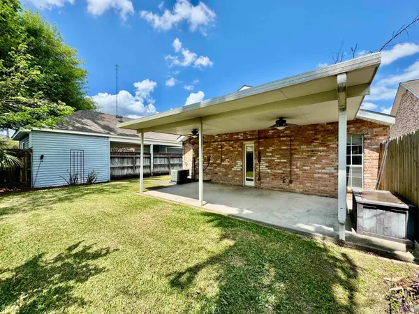$2,050 | 10734 Erin Vale Avenue, Baton Rouge, LA 70810