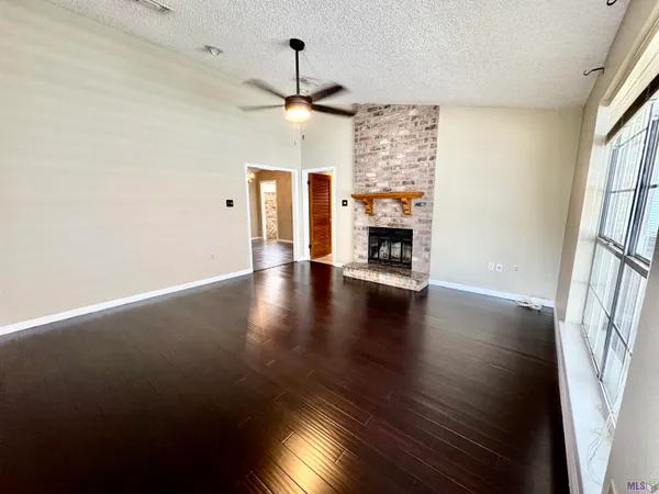 $2,050 | 10734 Erin Vale Avenue, Baton Rouge, LA 70810