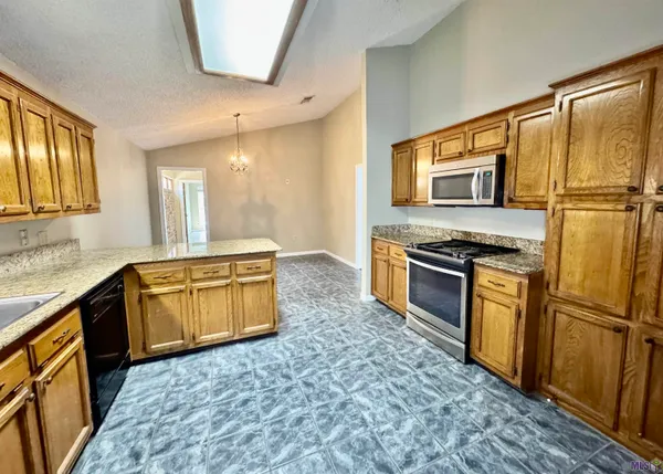 $2,050 | 10734 Erin Vale Avenue, Baton Rouge, LA 70810