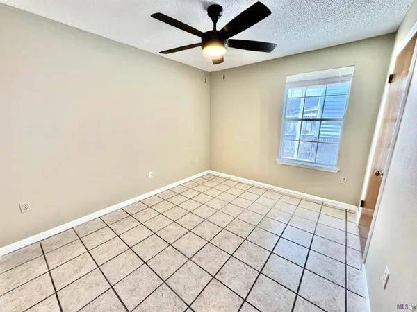 $2,050 | 10734 Erin Vale Avenue, Baton Rouge, LA 70810