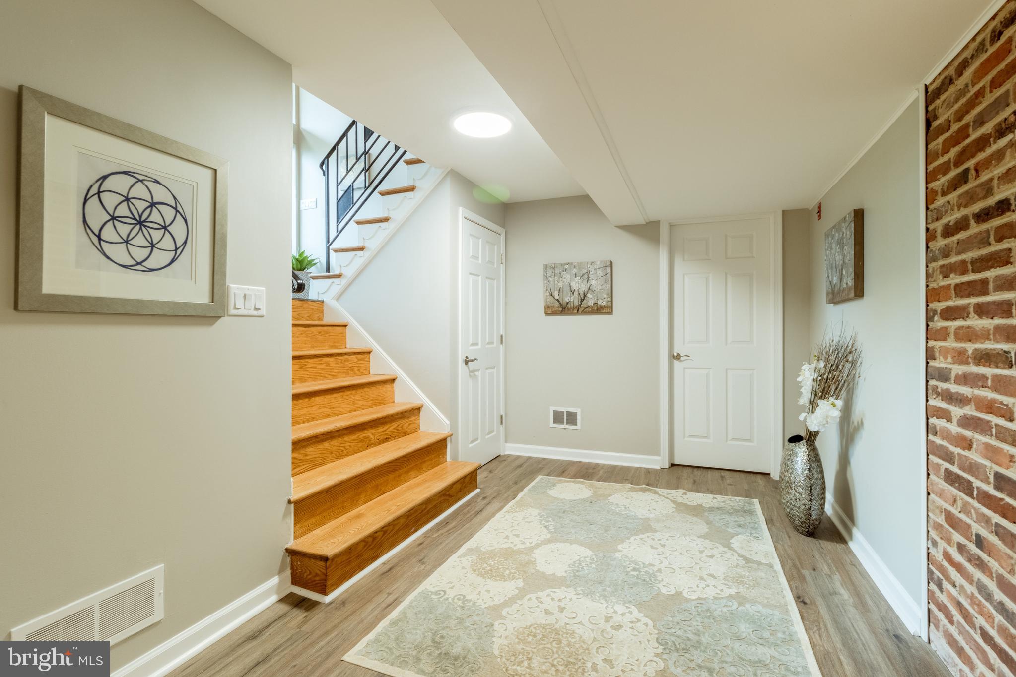 837 Summerset Drive Hockessin, DE 19707 - Photo 16 of 45 Front Entry