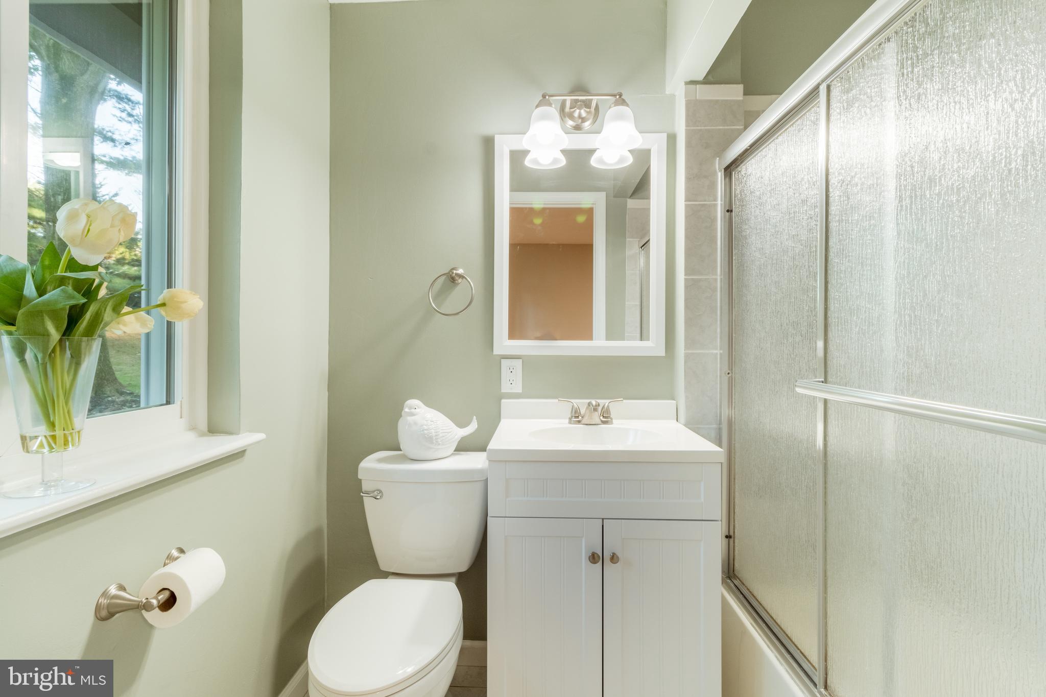 837 Summerset Drive Hockessin, DE 19707 - Photo 29 of 45 Second Master Bedroom Bathroom (2)