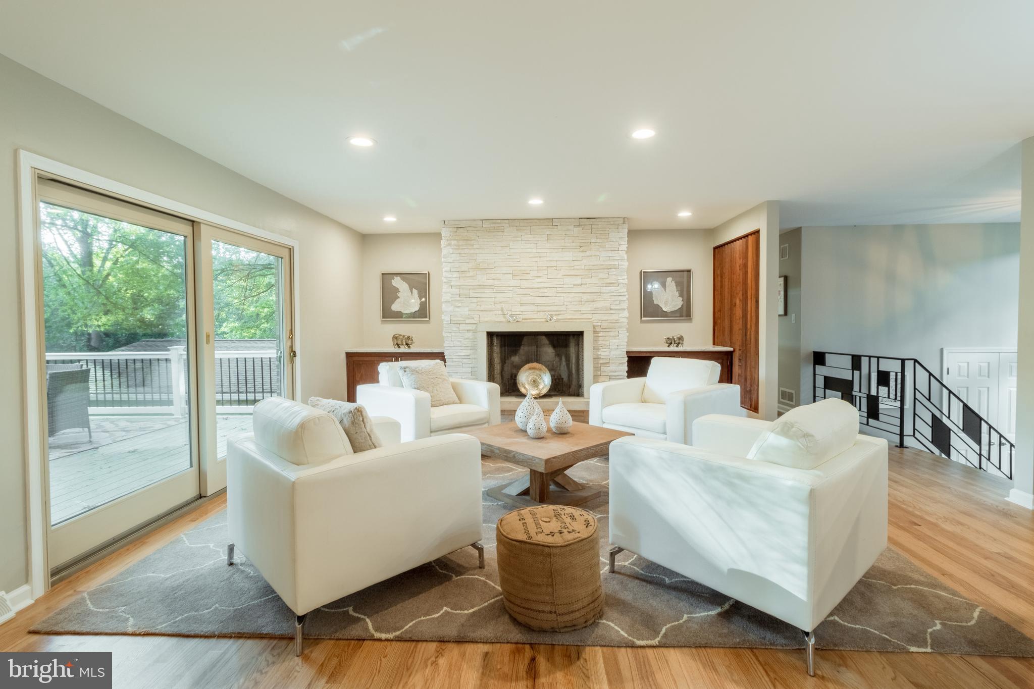 837 Summerset Drive Hockessin, DE 19707 - Photo 9 of 45 Living Room