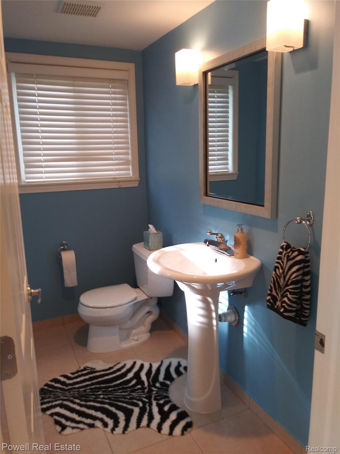 3054 Hessel Avenue Rochester, MI 48307 - Photo 14 of 32 20210508_184030 - Copy.jpg