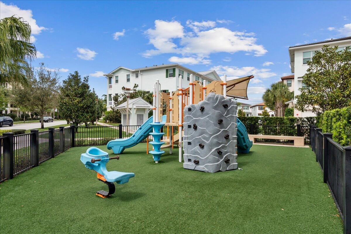 13237 Alton Road Palm Beach Gardens, FL 33418 - Photo 50 of 51 a garden view with a sitting space