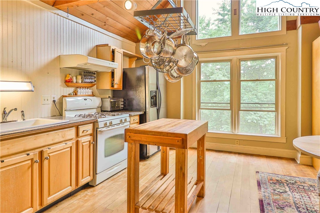 5033 Junaluska Road Boone, NC 28607 - Photo 7 of 34 a kitchen that has a stove and a table in it