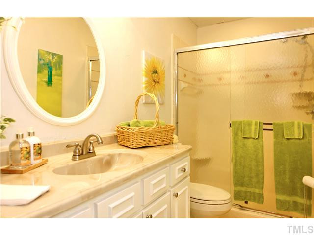 10417 Whitestone Road Raleigh, NC 27615 - Photo 20 of 22 Bathroom
