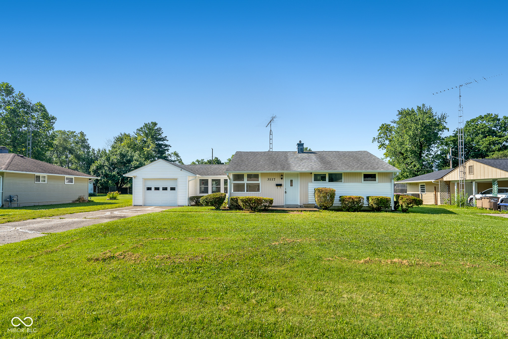 3117 31st Street Columbus, IN 47203 - Photo 1 of 34