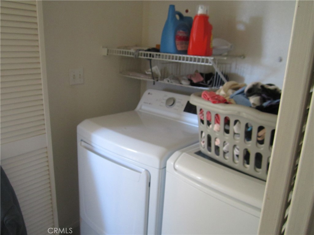 3908 Manquelo Court Perris, CA 92571 - Photo 19 of 36 a utility room with dryer and washer