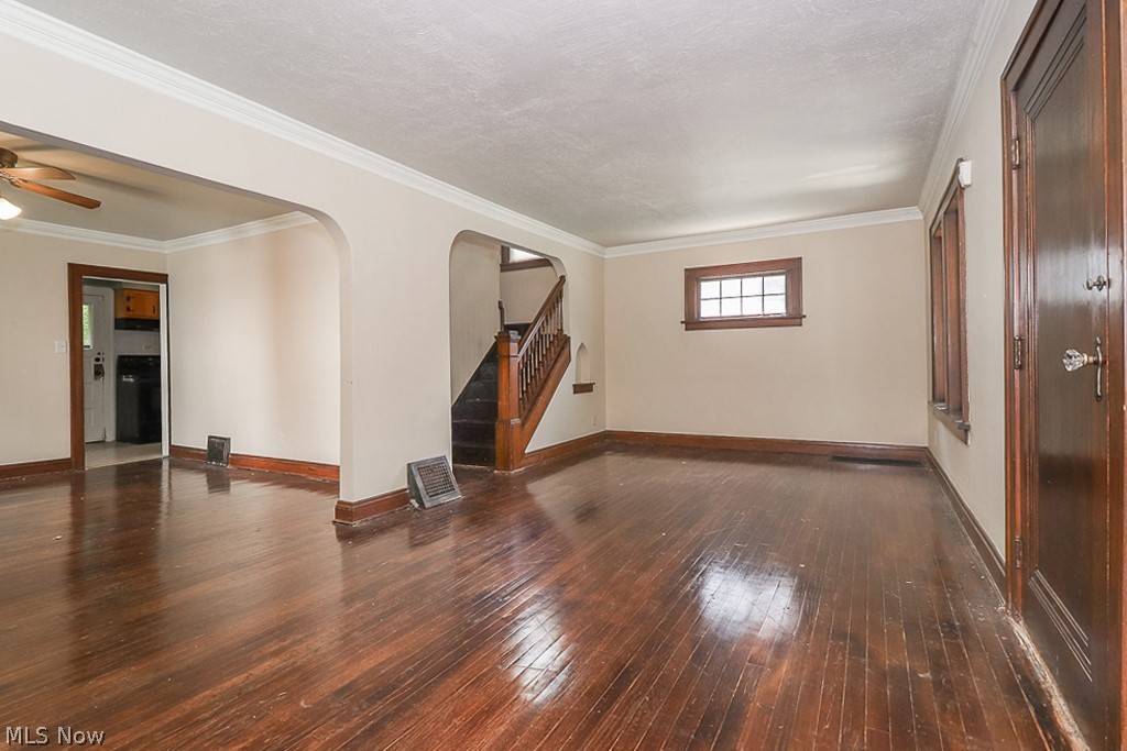 1175 Pomona Road Cleveland Heights, OH 44121 - Photo 3 of 34