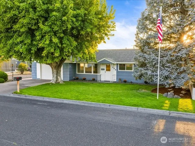 $320,000 | 422 South 8th Avenue, Othello, WA 99344