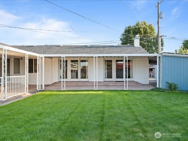 $320,000 | 422 South 8th Avenue, Othello, WA 99344