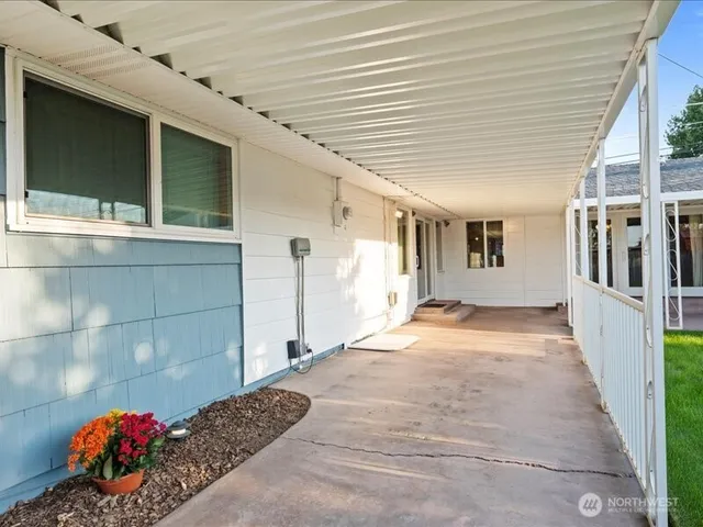 $320,000 | 422 South 8th Avenue, Othello, WA 99344