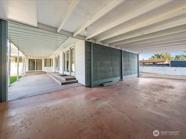 $320,000 | 422 South 8th Avenue, Othello, WA 99344