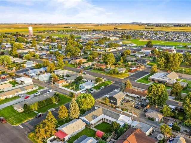 $320,000 | 422 South 8th Avenue, Othello, WA 99344