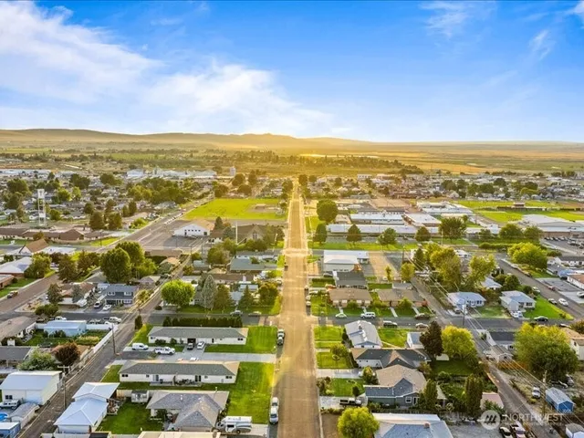 $320,000 | 422 South 8th Avenue, Othello, WA 99344