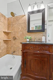 $285,000 | 211 East Glebe Road, Unit D, Alexandria, VA 22305