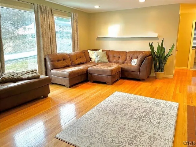 $4,000 | 12 Forest Road, New Hartford, NY 13501