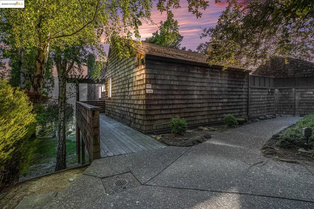 $1,599,000 | 218 The Knoll, Orinda, CA 94563