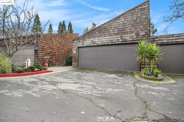 $1,599,000 | 218 The Knoll, Orinda, CA 94563