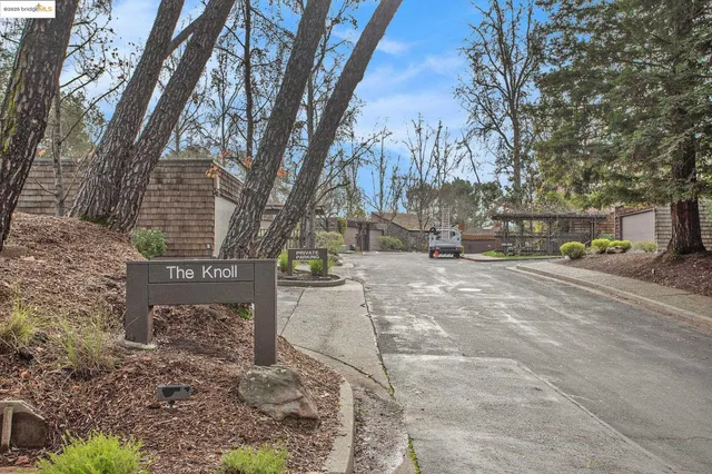 $1,599,000 | 218 The Knoll, Orinda, CA 94563