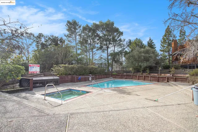 $1,599,000 | 218 The Knoll, Orinda, CA 94563