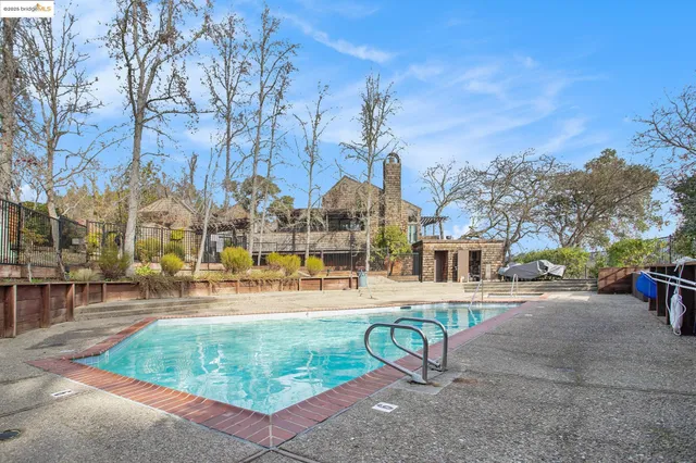 $1,599,000 | 218 The Knoll, Orinda, CA 94563