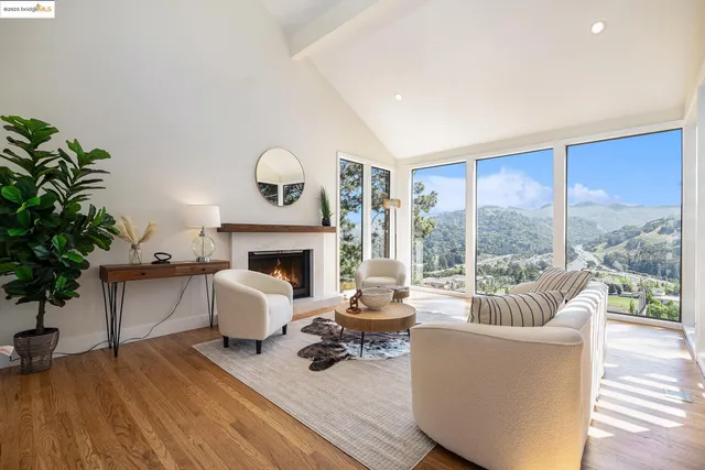 $1,599,000 | 218 The Knoll, Orinda, CA 94563