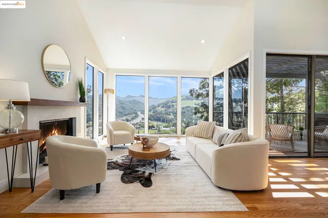 $1,599,000 | 218 The Knoll, Orinda, CA 94563