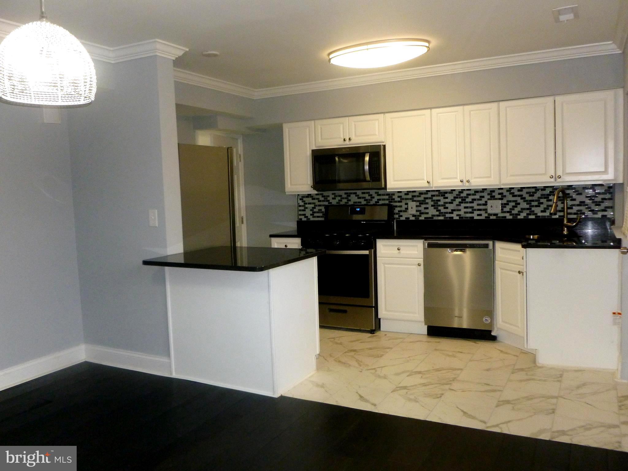 4224 Colborne Road Baltimore, MD 21229 - Photo 11 of 49 Kitchen /dinning room
